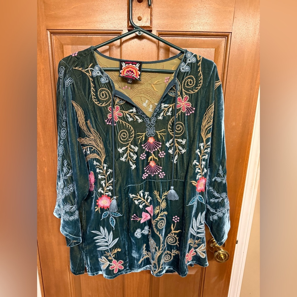New without tags!!  So beautiful!!
Johnny Was Floral Embroidered Garment